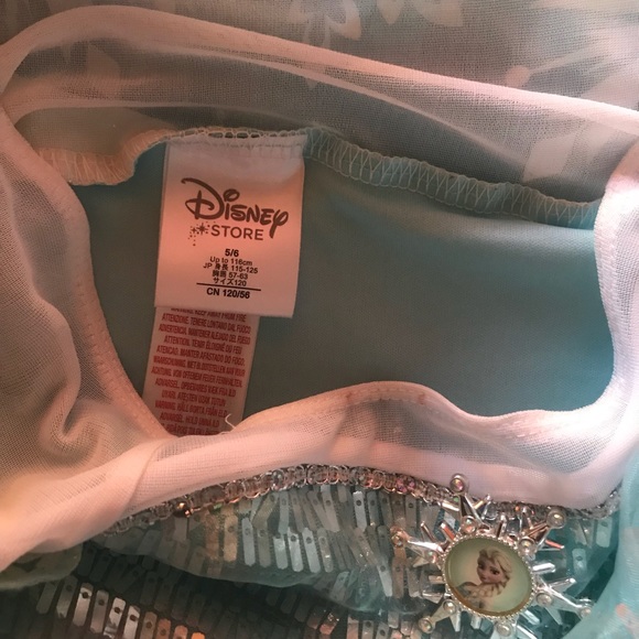 Disney Girls Elsa Deluxe Costume Size 5/6 - Picture 3 of 3